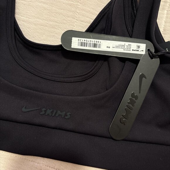NWT NikeSkims Matte Double-Strap Scoop Bra in Black Obsidian (S) - Picture 5 of 5
